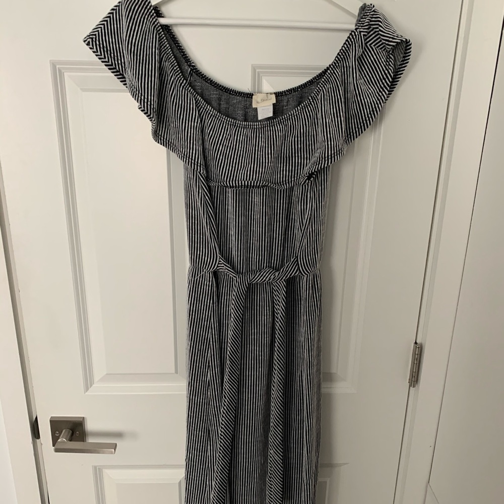 Off-the-shoulder midi dress (M)